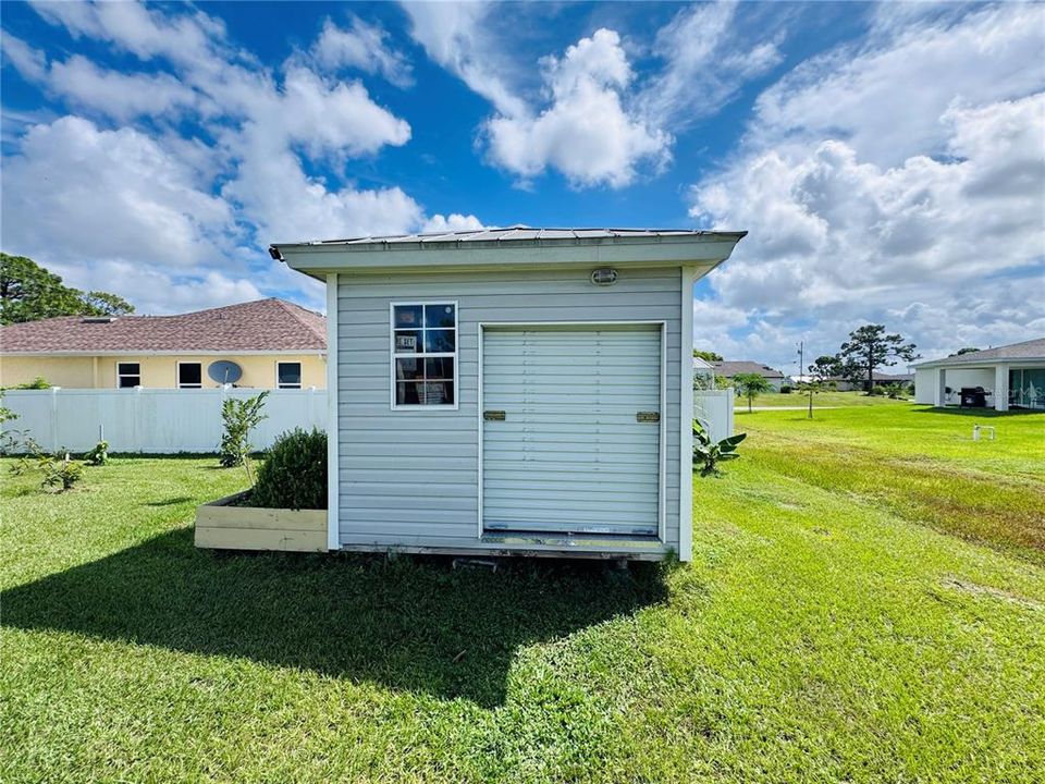 На продажу: $424,900 (3 спален, 2 ванн, 1621 Квадратных фут)