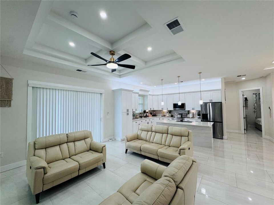 На продажу: $424,900 (3 спален, 2 ванн, 1621 Квадратных фут)