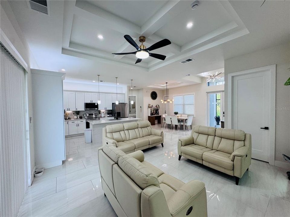 На продажу: $424,900 (3 спален, 2 ванн, 1621 Квадратных фут)