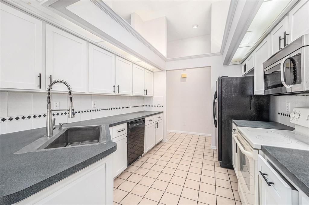 待售: $435,000 (3 贝兹, 2 浴室, 2366 平方英尺)