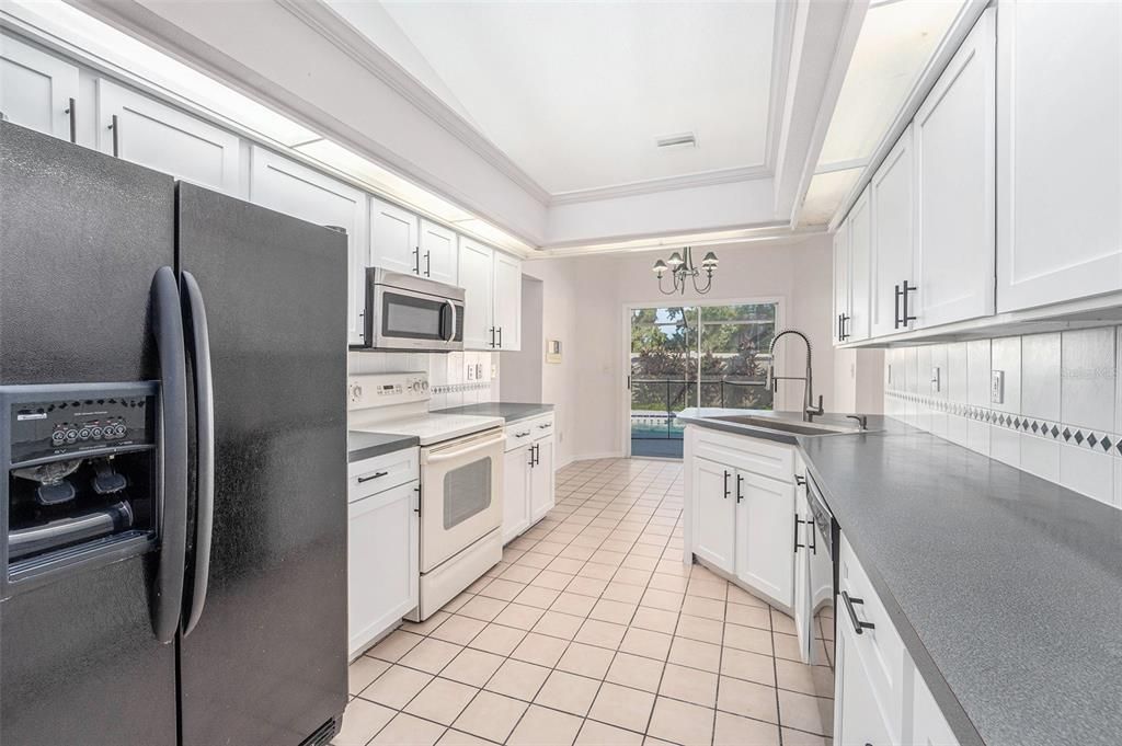 待售: $435,000 (3 贝兹, 2 浴室, 2366 平方英尺)