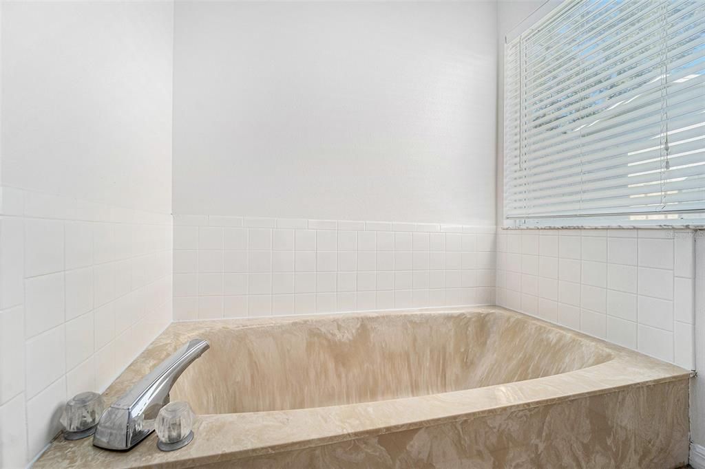 待售: $435,000 (3 贝兹, 2 浴室, 2366 平方英尺)