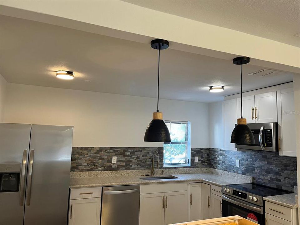 For Rent: $1,750 (2 beds, 1 baths, 1098 Square Feet)