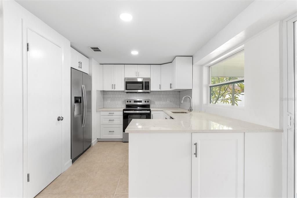 В аренду: $2,800 (3 спален, 2 ванн, 1056 Квадратных фут)