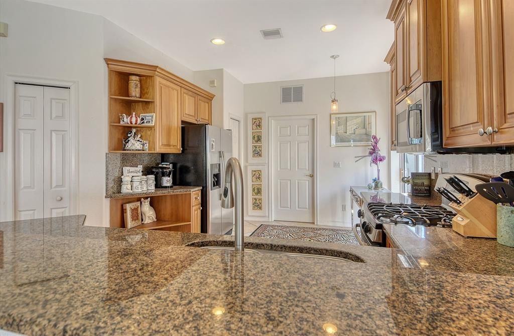 En Venta: $399,900 (2 camas, 2 baños, 1249 Pies cuadrados)