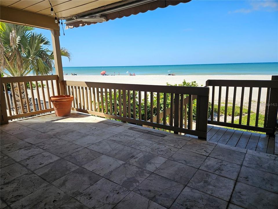 На продажу: $1,025,000 (2 спален, 2 ванн, 1630 Квадратных фут)