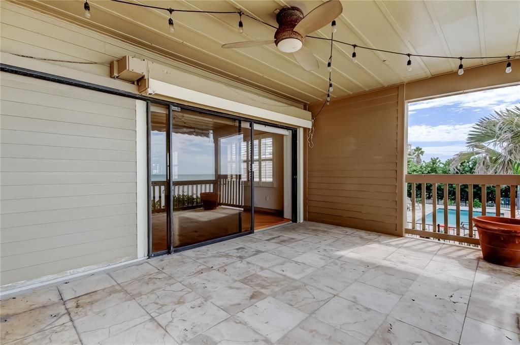 На продажу: $1,025,000 (2 спален, 2 ванн, 1630 Квадратных фут)