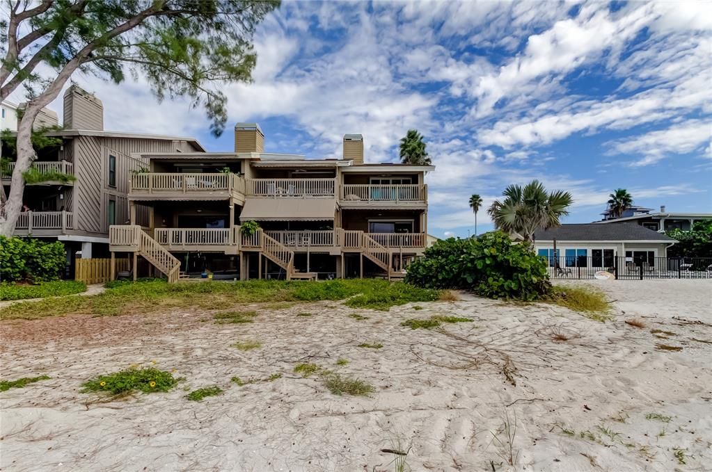 На продажу: $1,025,000 (2 спален, 2 ванн, 1630 Квадратных фут)