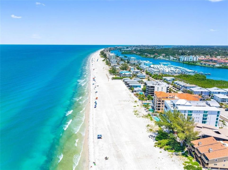 На продажу: $1,025,000 (2 спален, 2 ванн, 1630 Квадратных фут)