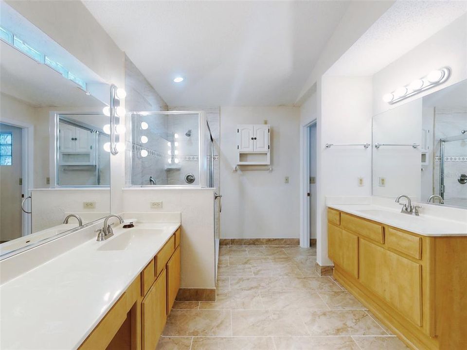 En Venta: $824,999 (3 camas, 2 baños, 2993 Pies cuadrados)