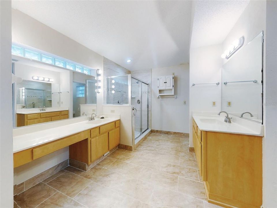 En Venta: $824,999 (3 camas, 2 baños, 2993 Pies cuadrados)