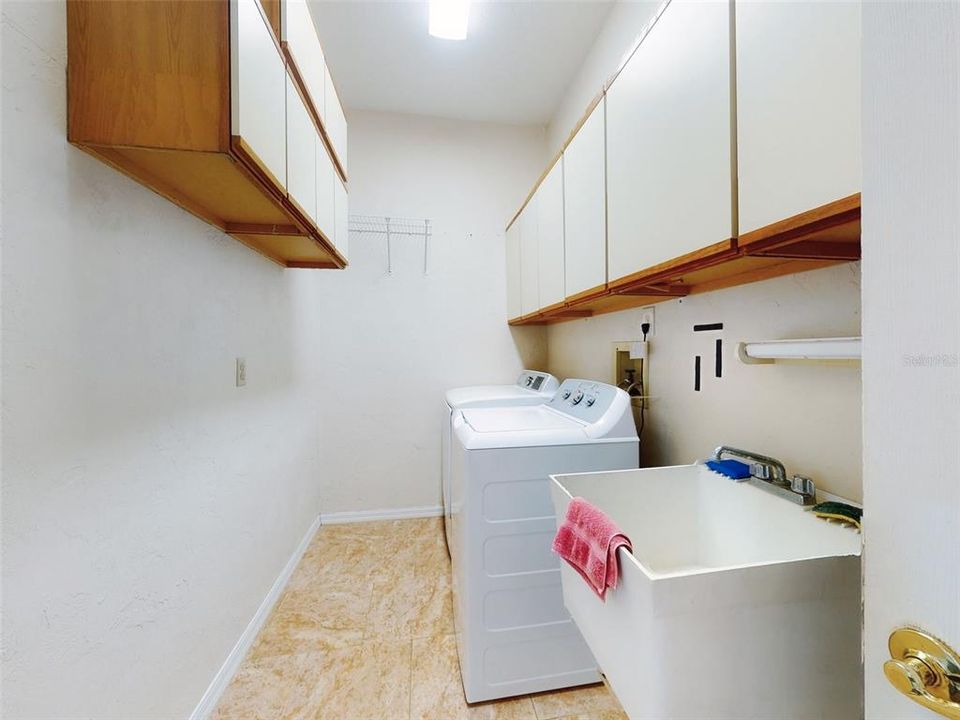 En Venta: $824,999 (3 camas, 2 baños, 2993 Pies cuadrados)