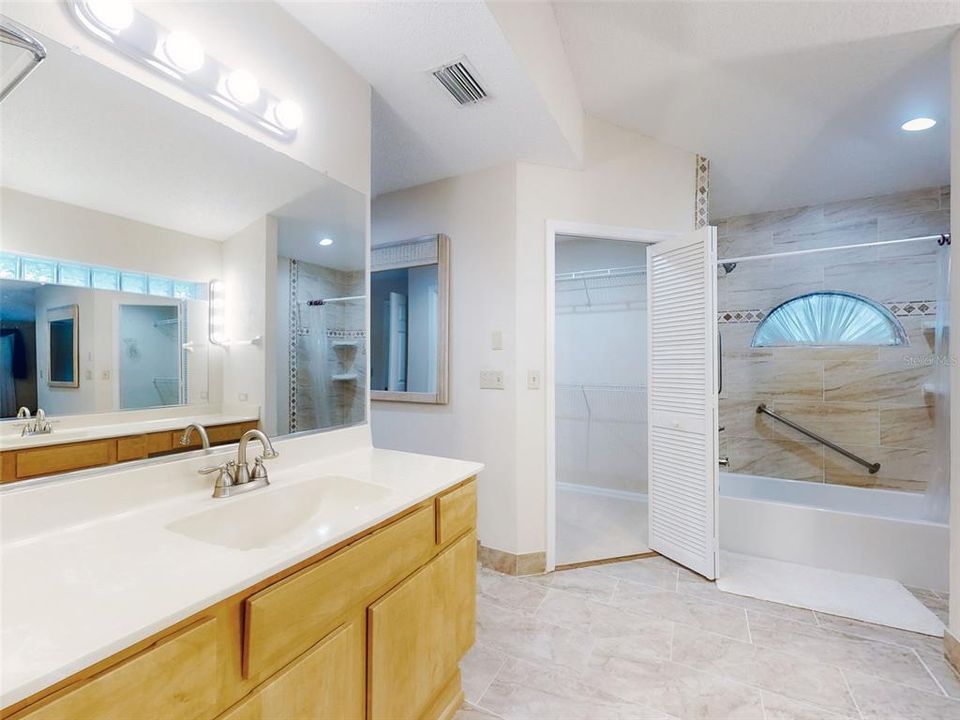 En Venta: $824,999 (3 camas, 2 baños, 2993 Pies cuadrados)