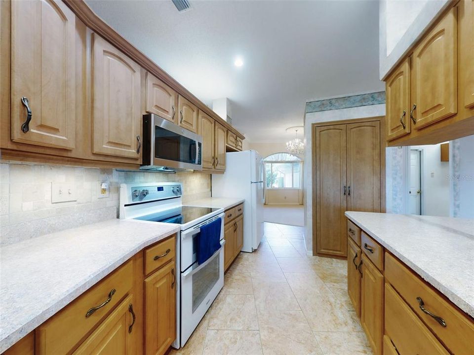 En Venta: $824,999 (3 camas, 2 baños, 2993 Pies cuadrados)