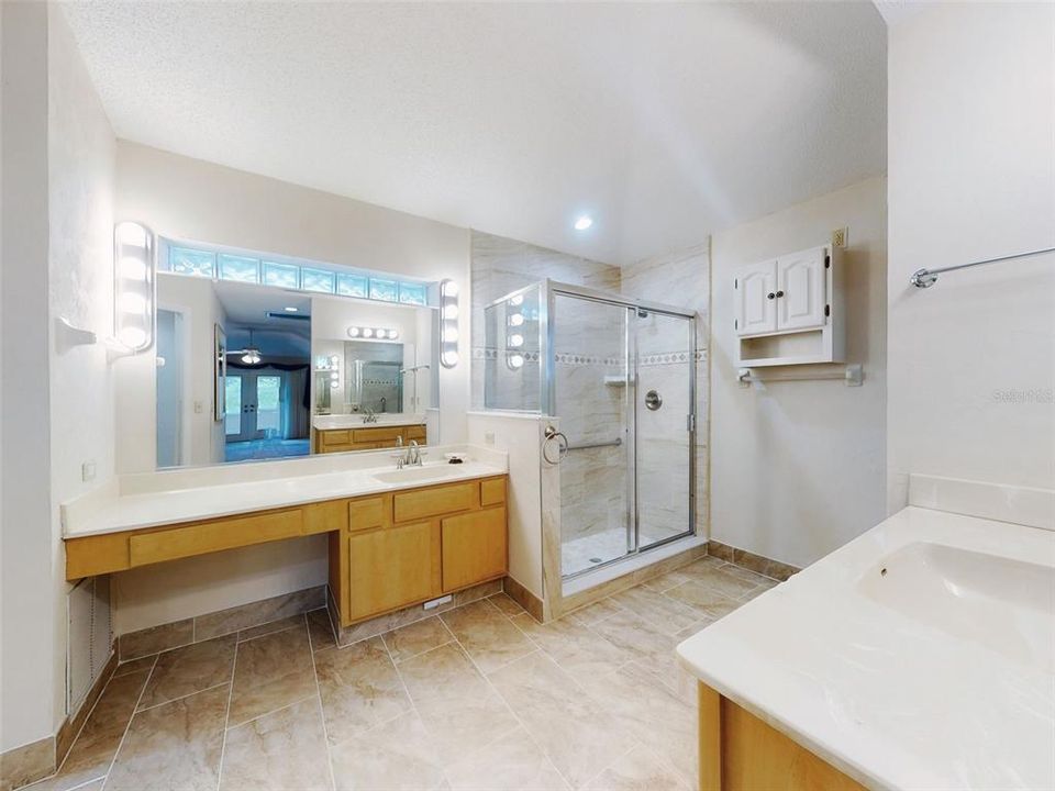 En Venta: $824,999 (3 camas, 2 baños, 2993 Pies cuadrados)