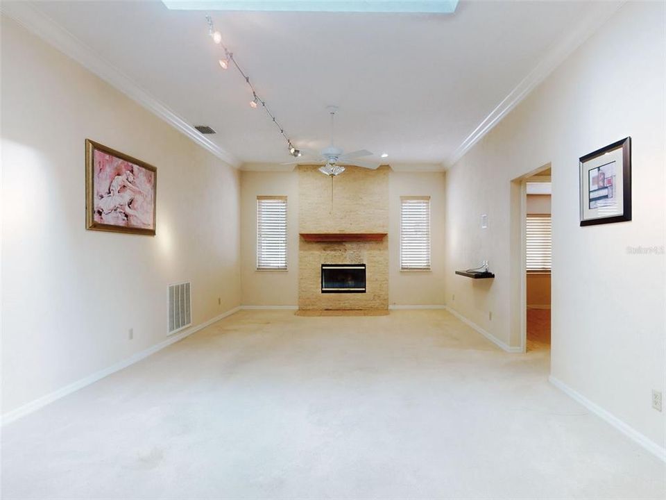 En Venta: $824,999 (3 camas, 2 baños, 2993 Pies cuadrados)