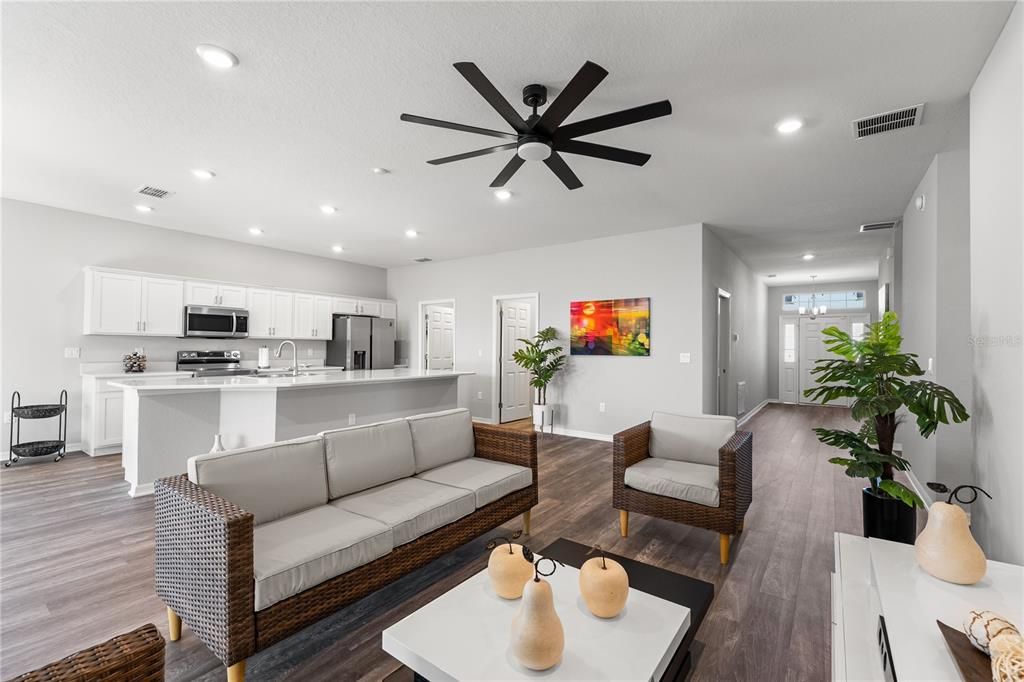 Под контрактом: $339,900 (4 спален, 2 ванн, 2020 Квадратных фут)