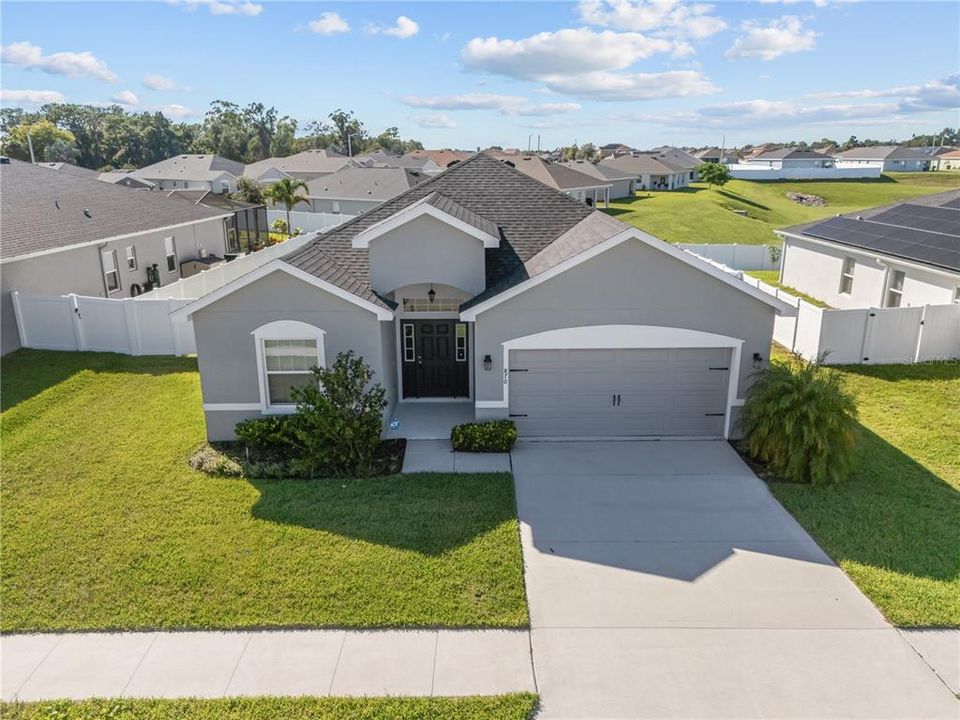 Под контрактом: $339,900 (4 спален, 2 ванн, 2020 Квадратных фут)