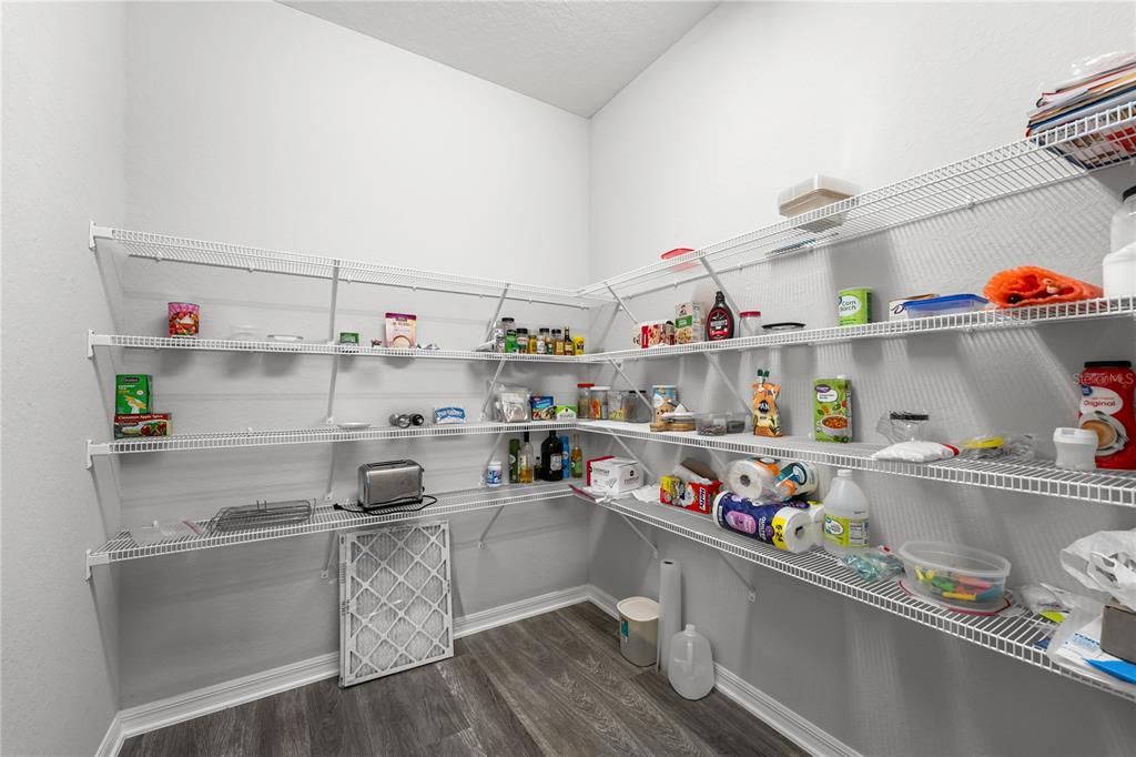 Под контрактом: $339,900 (4 спален, 2 ванн, 2020 Квадратных фут)