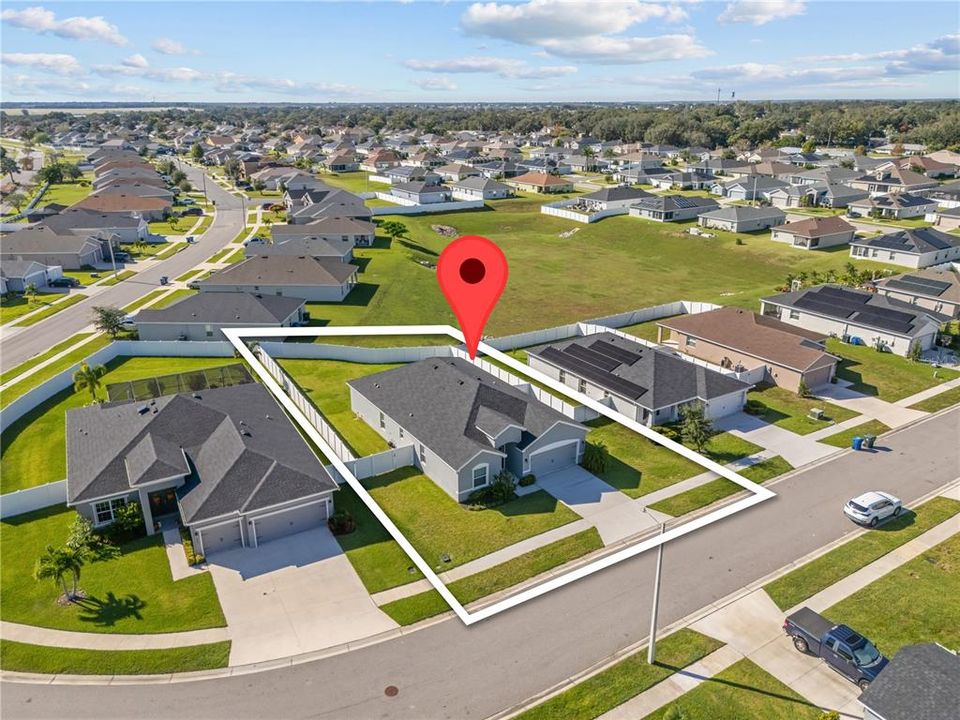 Под контрактом: $339,900 (4 спален, 2 ванн, 2020 Квадратных фут)