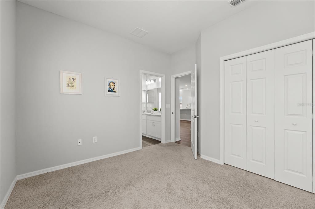 Под контрактом: $339,900 (4 спален, 2 ванн, 2020 Квадратных фут)