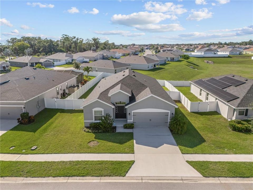 Под контрактом: $339,900 (4 спален, 2 ванн, 2020 Квадратных фут)