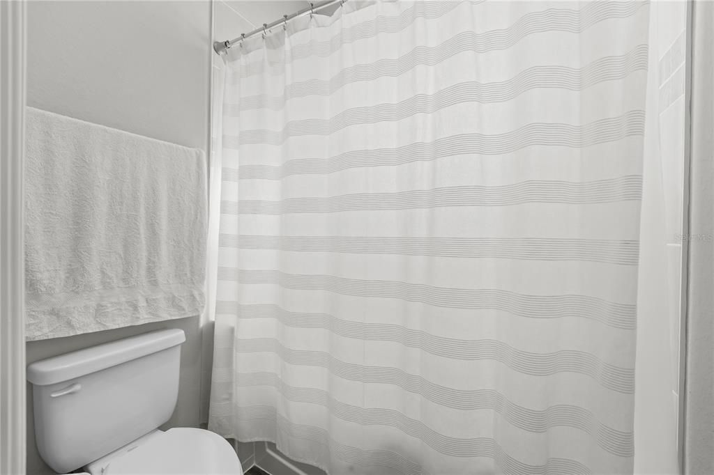 Под контрактом: $339,900 (4 спален, 2 ванн, 2020 Квадратных фут)