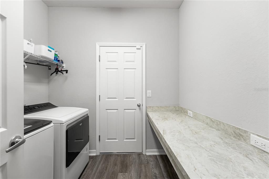 Под контрактом: $339,900 (4 спален, 2 ванн, 2020 Квадратных фут)