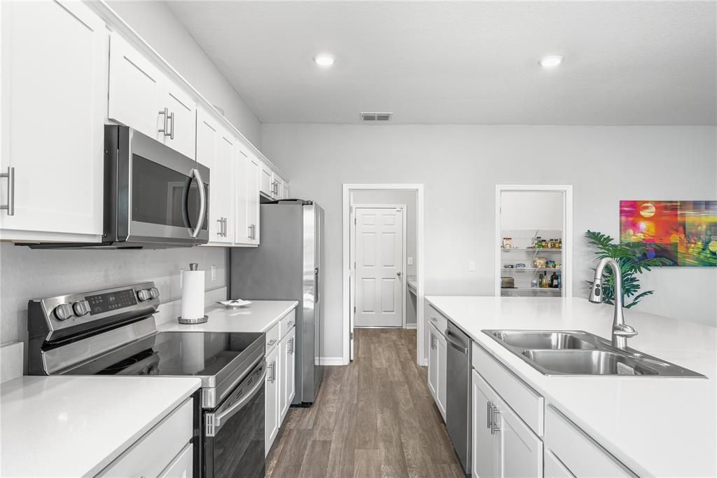 Под контрактом: $339,900 (4 спален, 2 ванн, 2020 Квадратных фут)