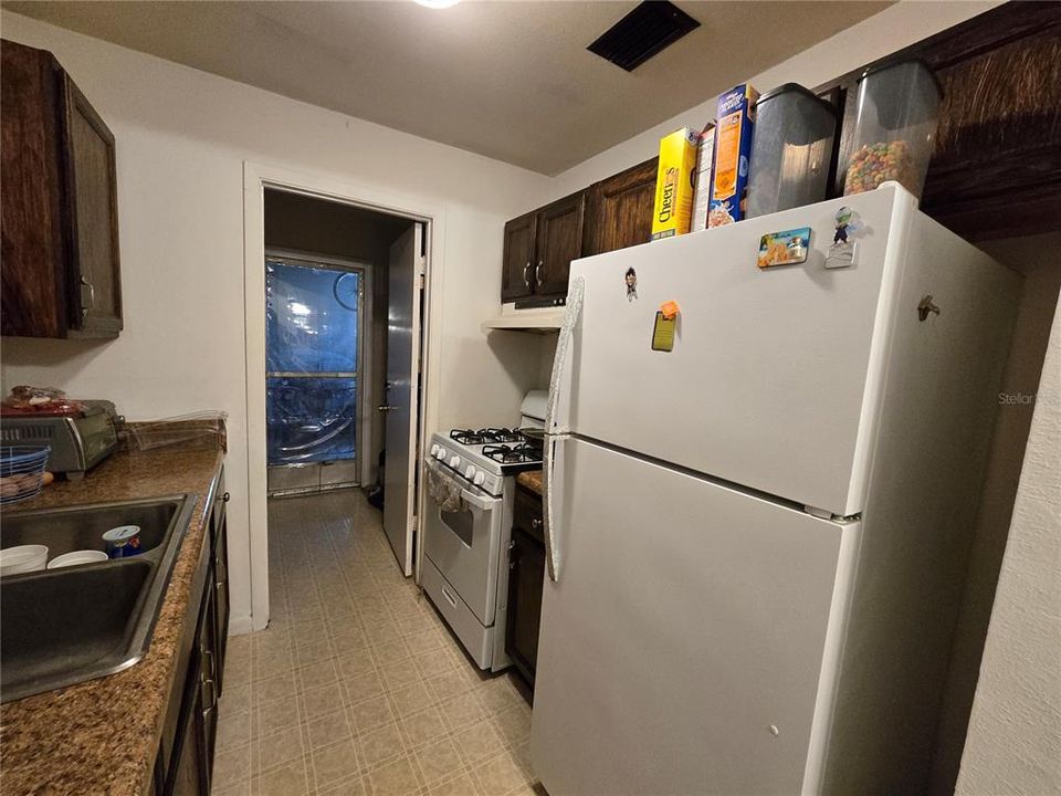 Active With Contract: $151,000 (2 beds, 1 baths, 1096 Square Feet)