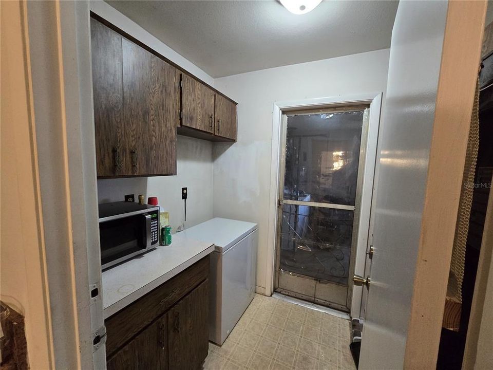 Active With Contract: $151,000 (2 beds, 1 baths, 1096 Square Feet)