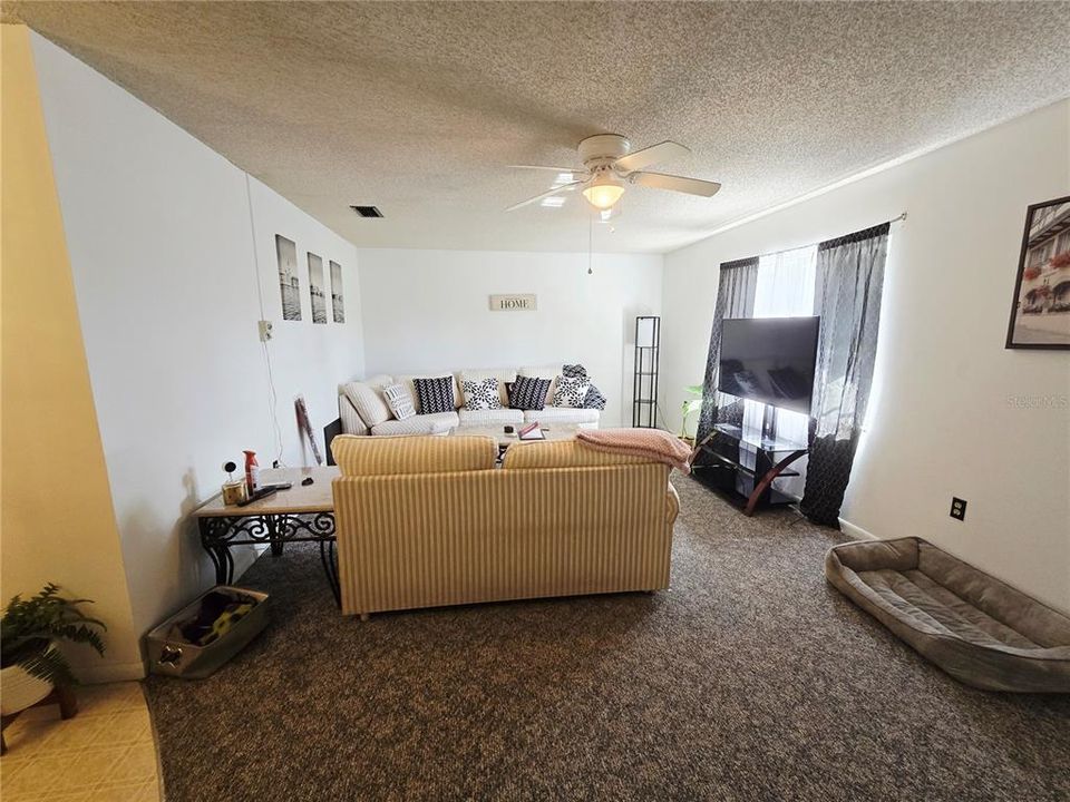 Active With Contract: $151,000 (2 beds, 1 baths, 1096 Square Feet)