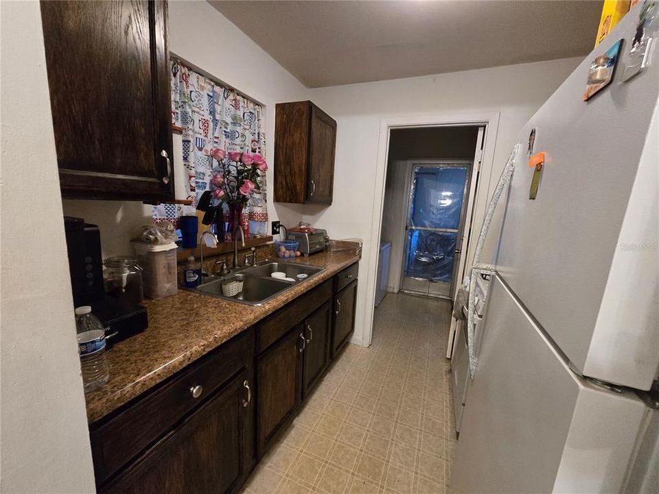 Active With Contract: $151,000 (2 beds, 1 baths, 1096 Square Feet)