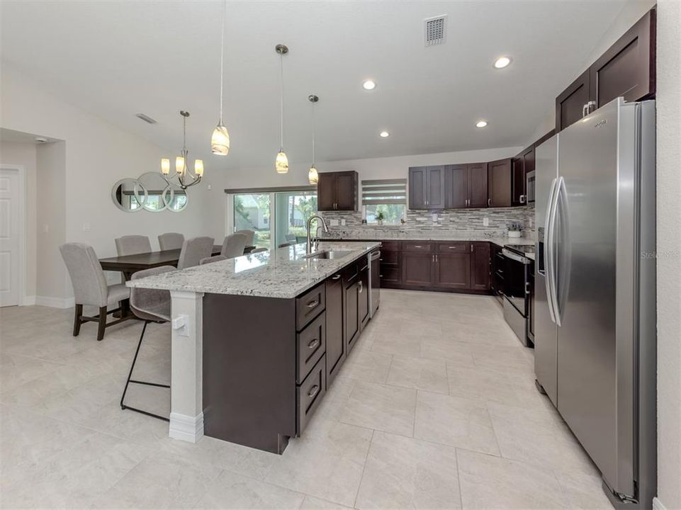 На продажу: $338,750 (3 спален, 2 ванн, 1436 Квадратных фут)