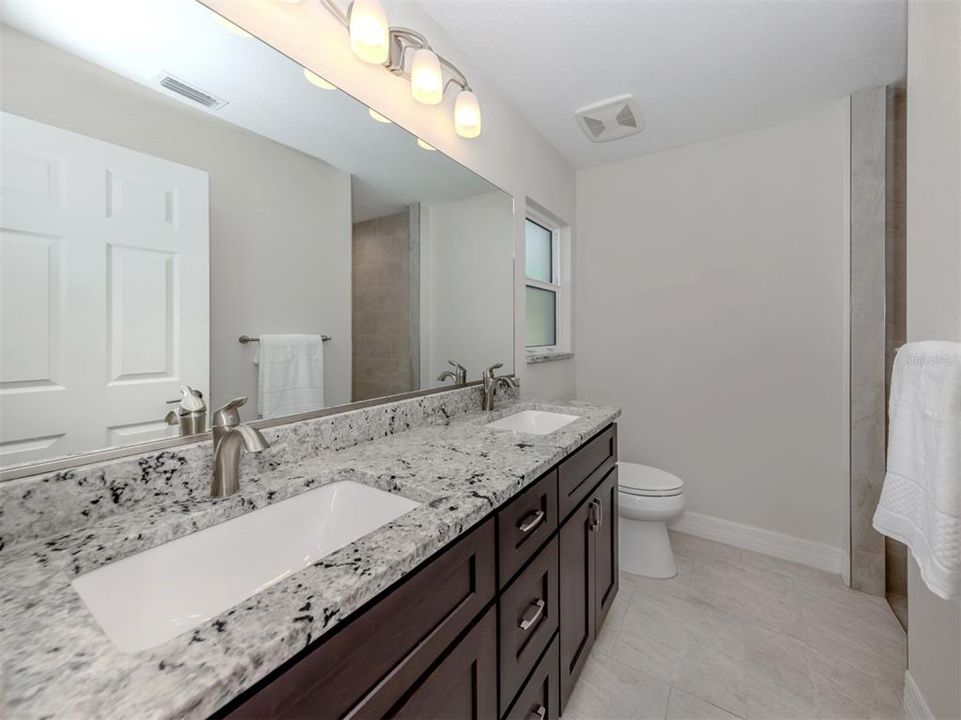 На продажу: $338,750 (3 спален, 2 ванн, 1436 Квадратных фут)