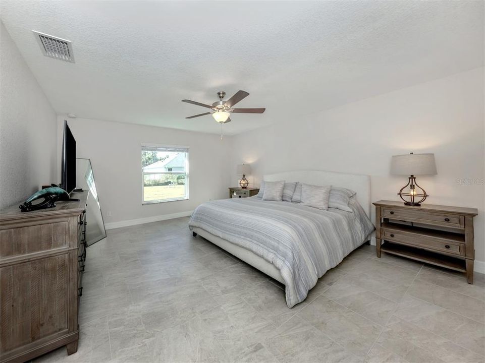 На продажу: $338,750 (3 спален, 2 ванн, 1436 Квадратных фут)