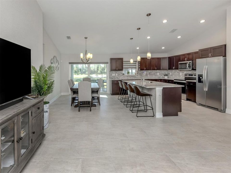 На продажу: $338,750 (3 спален, 2 ванн, 1436 Квадратных фут)