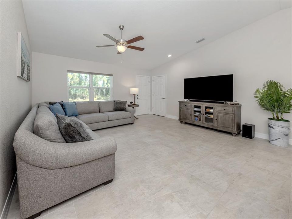 На продажу: $338,750 (3 спален, 2 ванн, 1436 Квадратных фут)