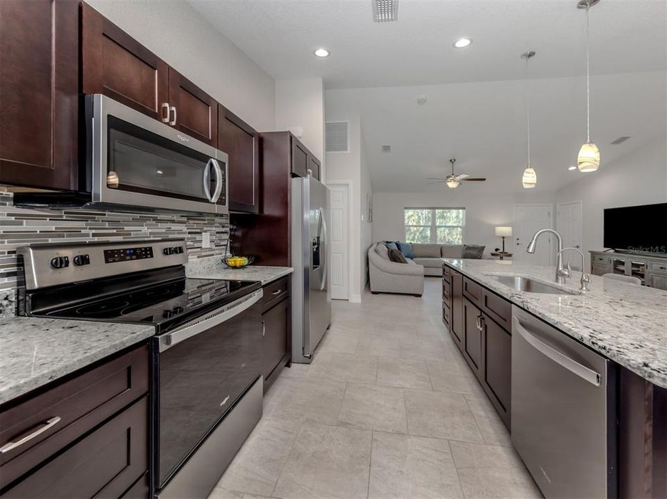 На продажу: $338,750 (3 спален, 2 ванн, 1436 Квадратных фут)