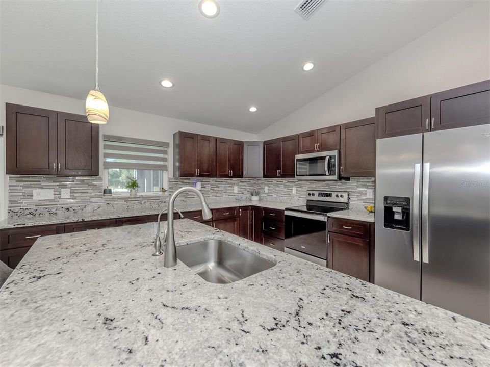 На продажу: $338,750 (3 спален, 2 ванн, 1436 Квадратных фут)