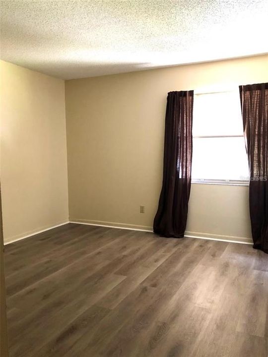 出租: $1,300 (2 贝兹, 2 浴室, 897 平方英尺)