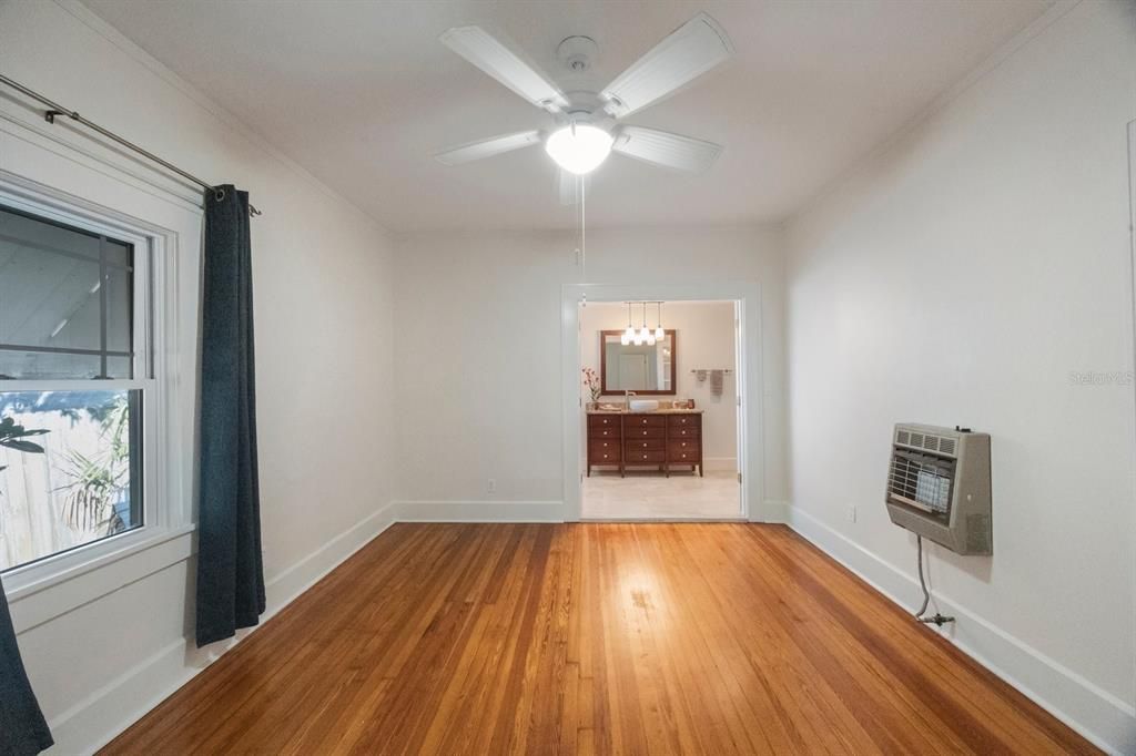 合同活跃: $629,000 (2 贝兹, 2 浴室, 1448 平方英尺)