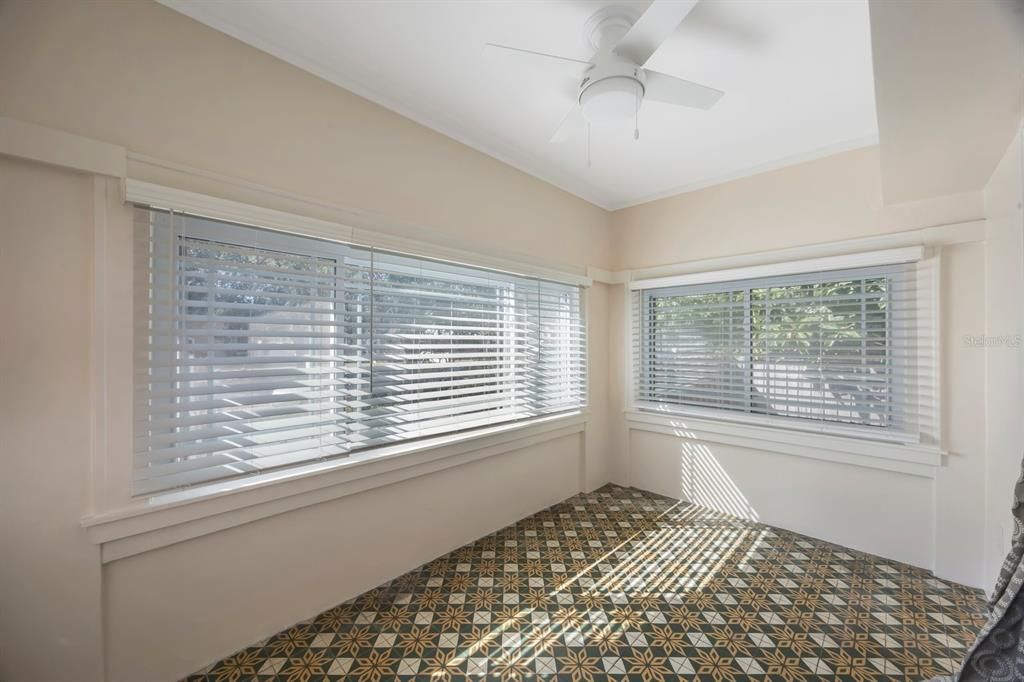 合同活跃: $629,000 (2 贝兹, 2 浴室, 1448 平方英尺)