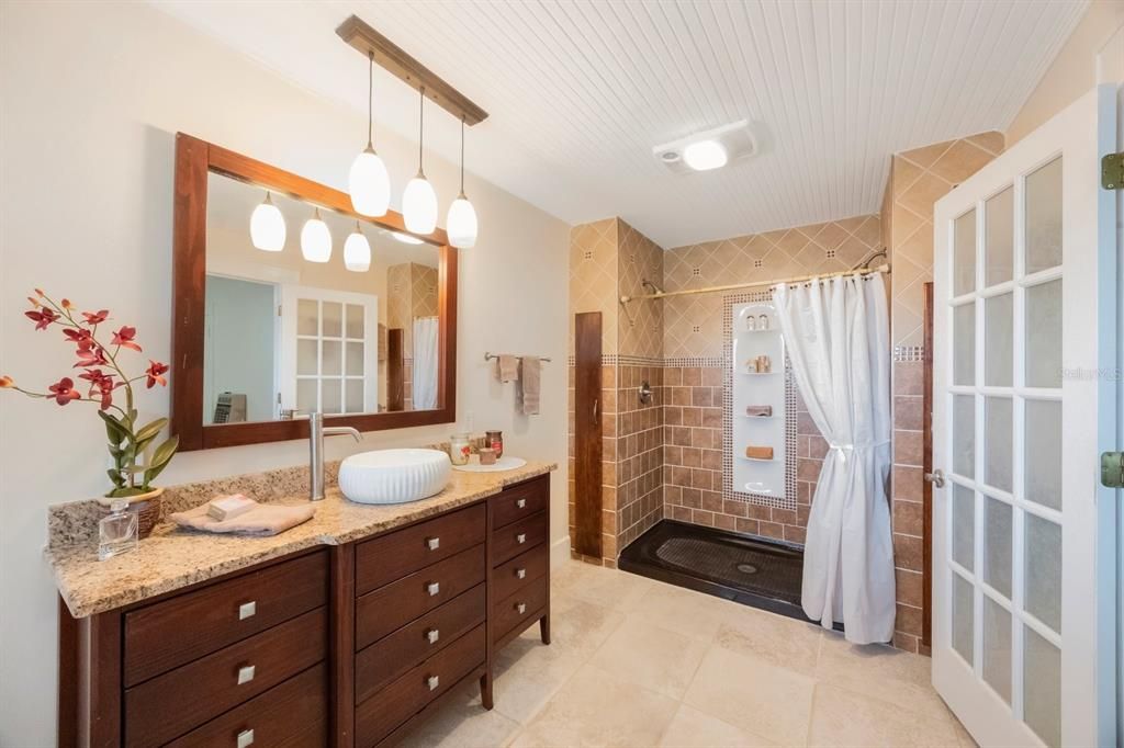 合同活跃: $629,000 (2 贝兹, 2 浴室, 1448 平方英尺)