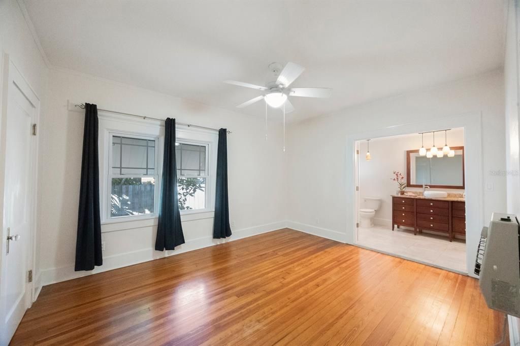 合同活跃: $629,000 (2 贝兹, 2 浴室, 1448 平方英尺)