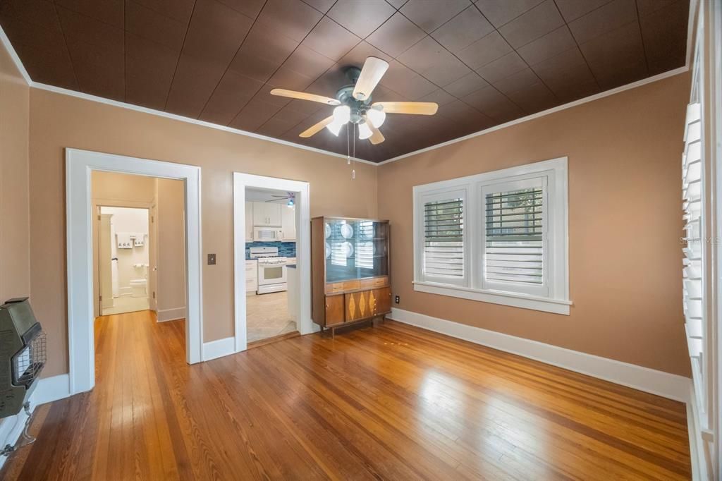 合同活跃: $629,000 (2 贝兹, 2 浴室, 1448 平方英尺)