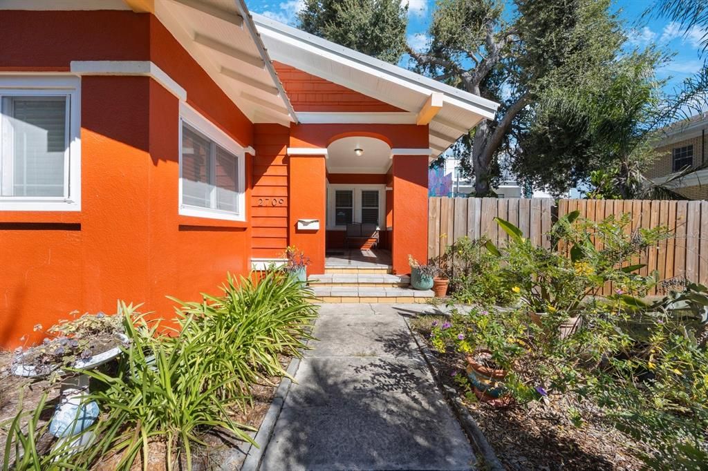 合同活跃: $629,000 (2 贝兹, 2 浴室, 1448 平方英尺)