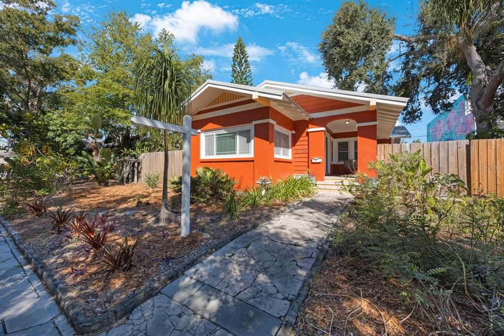 合同活跃: $629,000 (2 贝兹, 2 浴室, 1448 平方英尺)