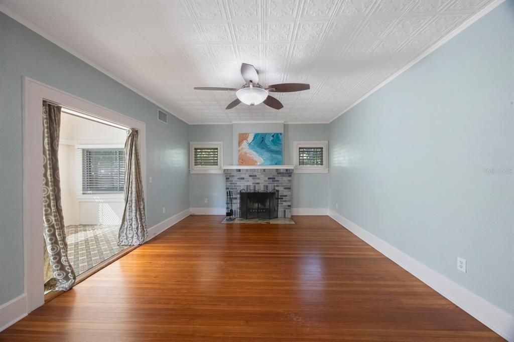 合同活跃: $629,000 (2 贝兹, 2 浴室, 1448 平方英尺)