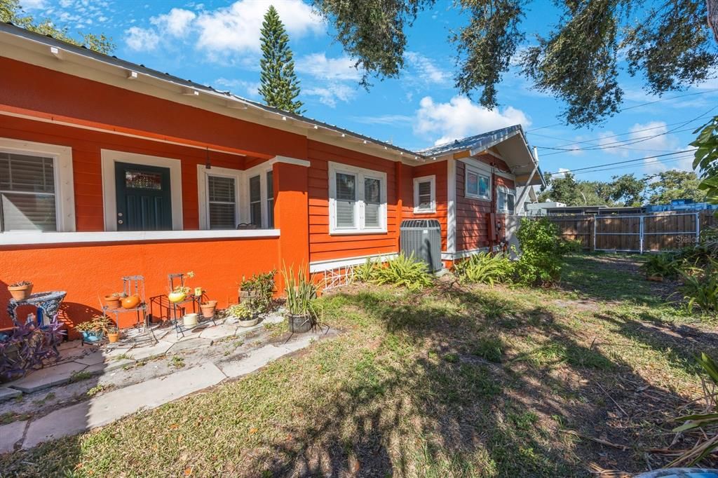 合同活跃: $629,000 (2 贝兹, 2 浴室, 1448 平方英尺)